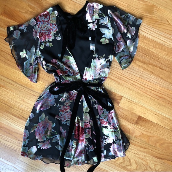 Floral Velvet Flutter Sleeve Dress - Picture 4 of 4